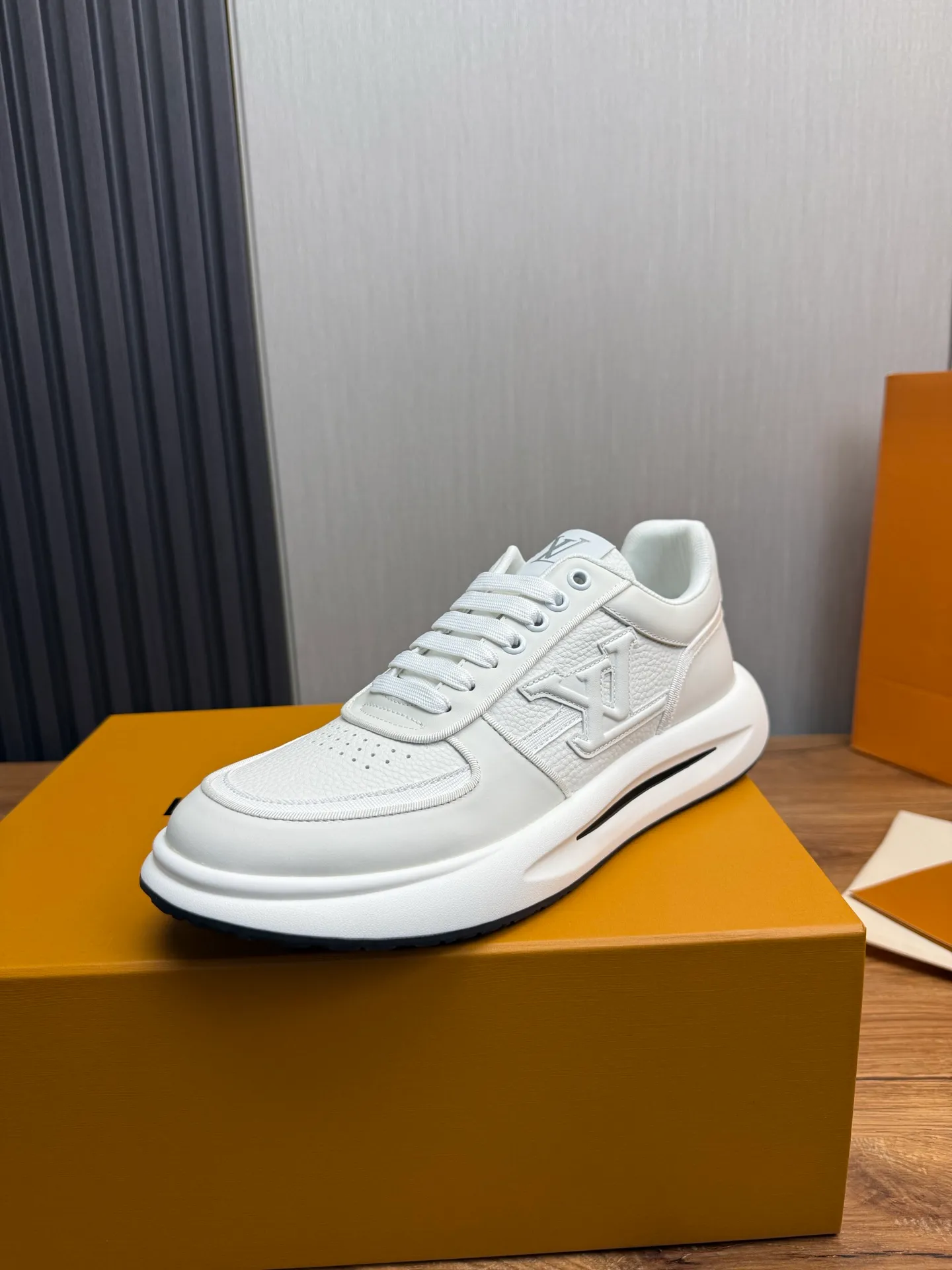 Men's shoes 💰820💰 Lv. Top purchasing agent 🇮🇹 Louis Vuitton, sports shoes counter synchronization, uppers imported from Italy, high-quality splicing and complex handicrafts, imported mesh pads are soft and comfortable, soles: original factory special soles, TPU exclusive movable molded soles super comfortable, original factory single goods, 🔍🔍high quality, you can enter and exit the counter at will, welcome to compare, code number 38-44 (Customized 38.45)